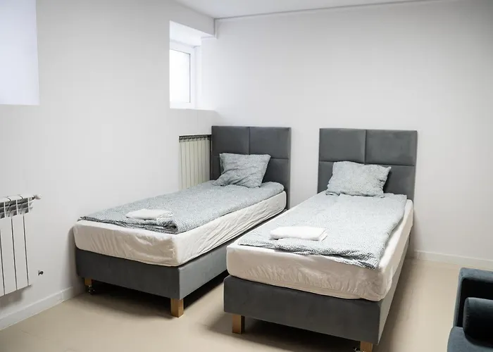 Good Night وارسو