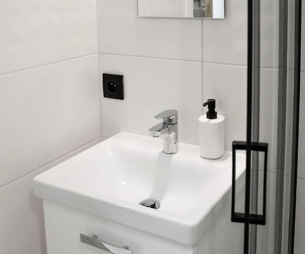 Good Night وارسو