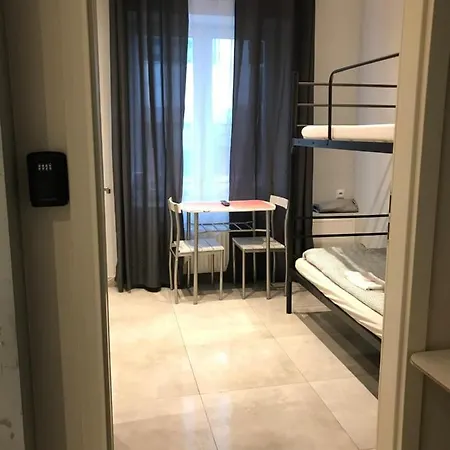 Good Night 招待所 华沙